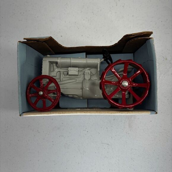 VINTAGE ERTL ANTIQUE FORDSON FARM TRACTOR MODEL # 804 BOXED DIE CAST METAL VTG - Picture 1 of 9